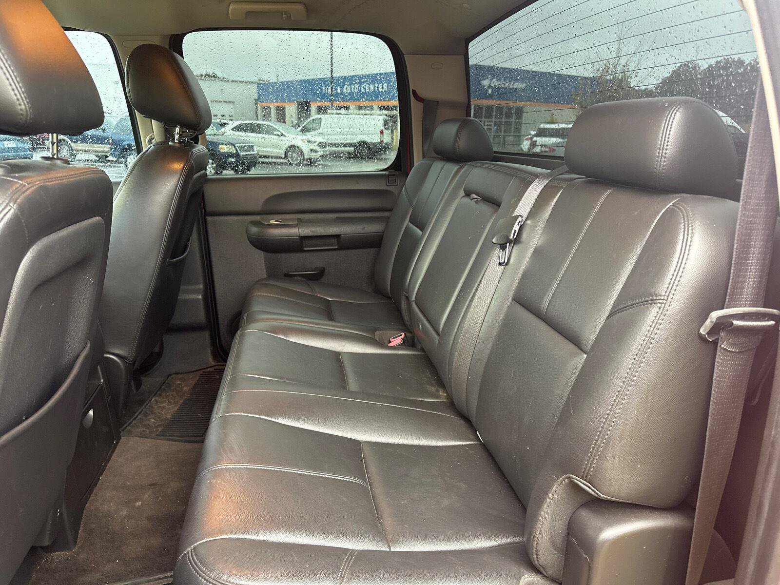 Used 2010 Chevrolet Silverado 2500 LT w/ Interior Plus Package AWD/4WD image 12