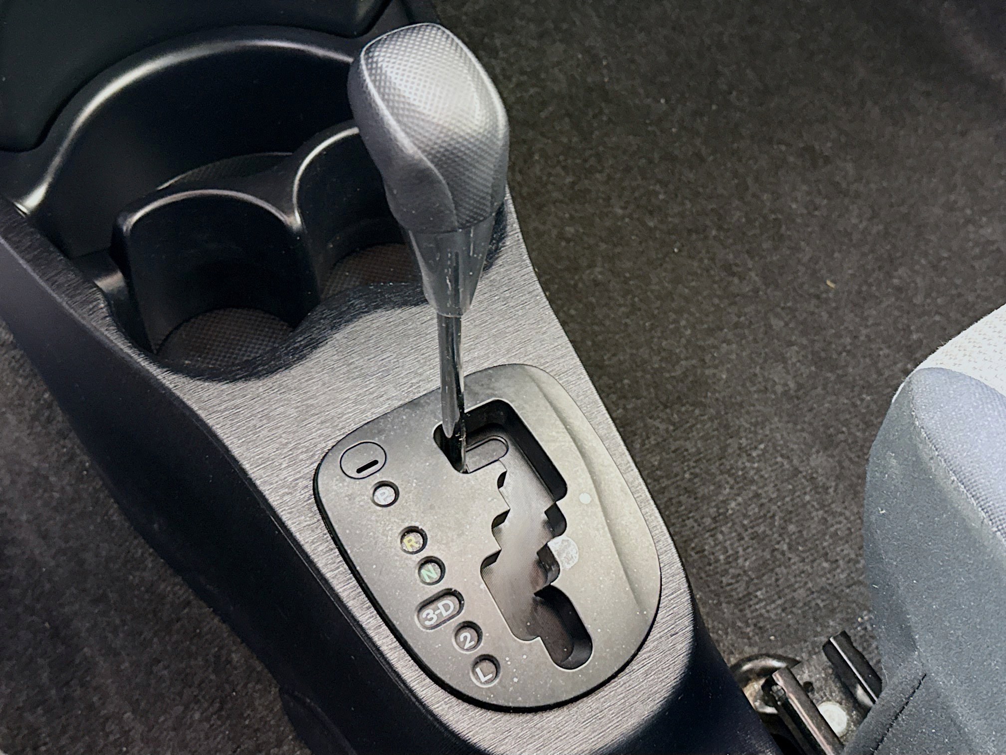 Used 2014 Toyota Yaris L image 16