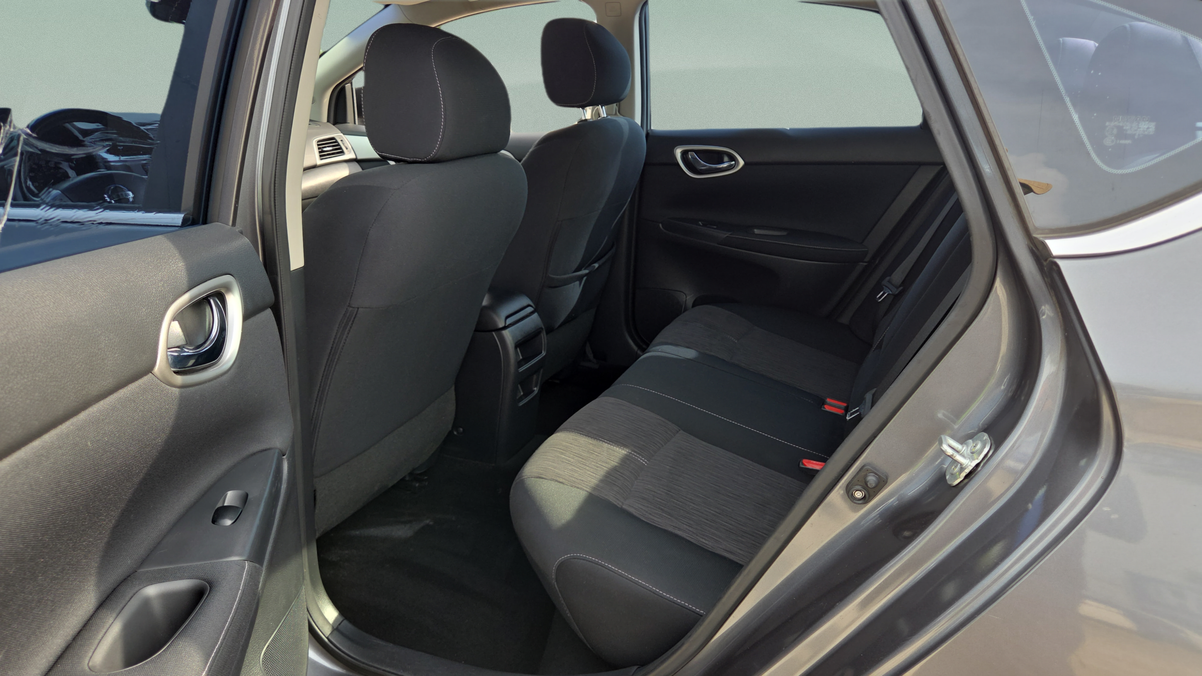 Used 2015 Nissan Sentra SV FWD image 11