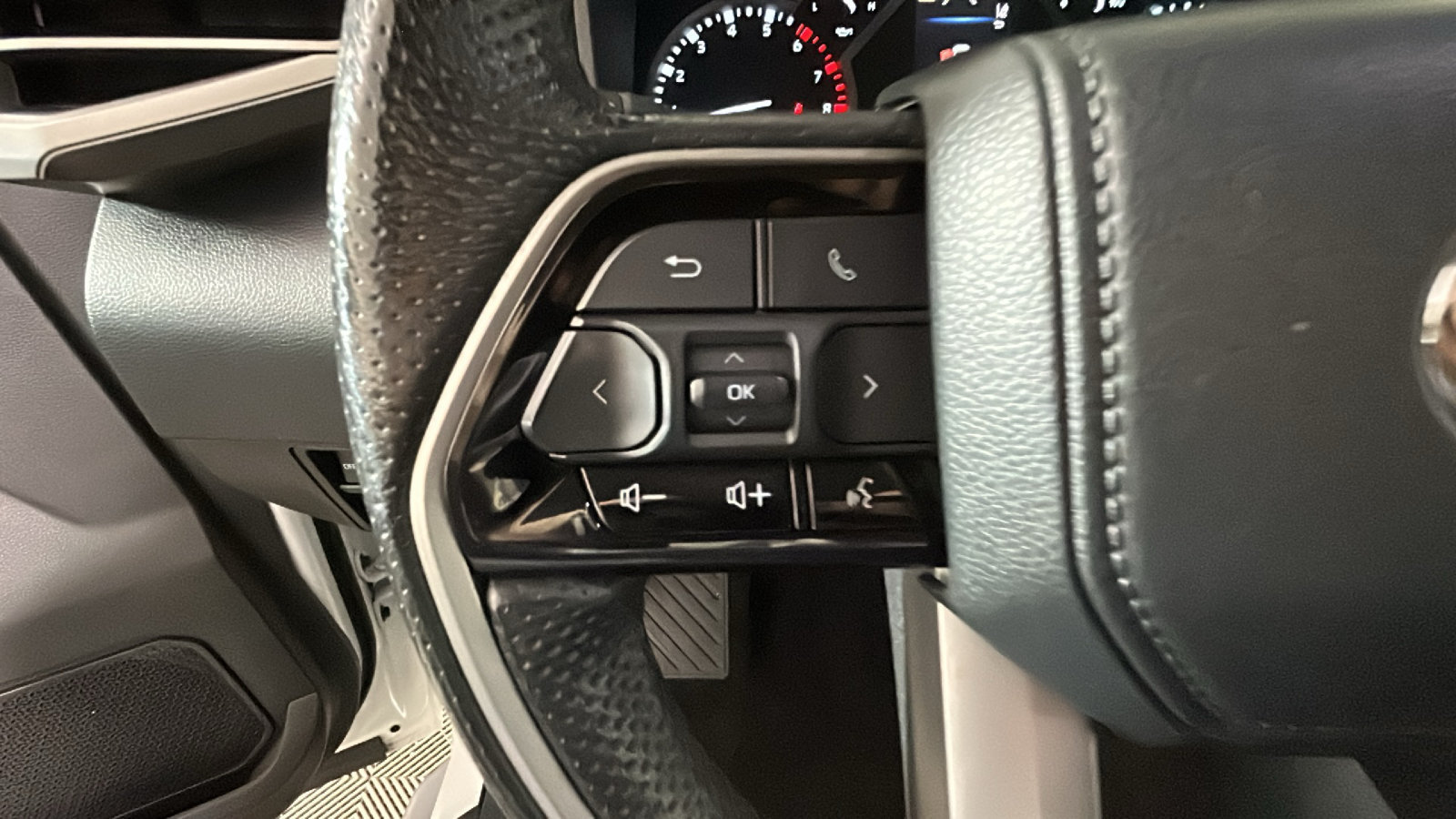 Used 2022 Toyota Tundra SR5 w/ SR5 Premium Package AWD/4WD image 20