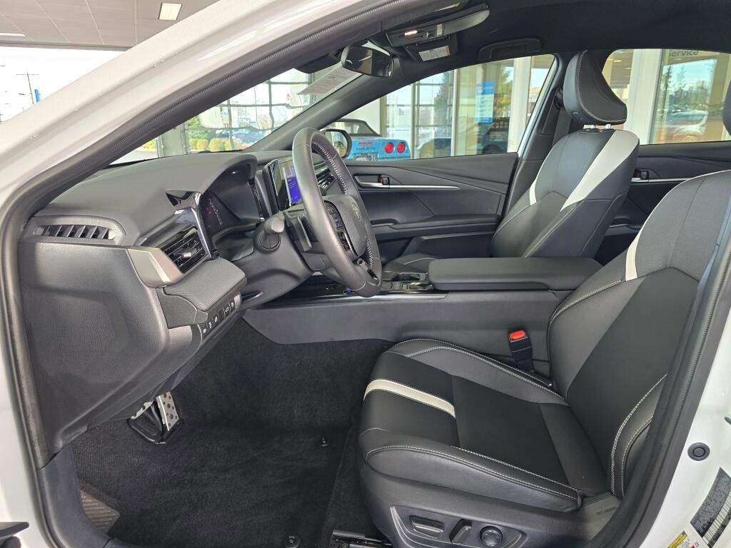 Used 2025 Toyota Camry SE image 68