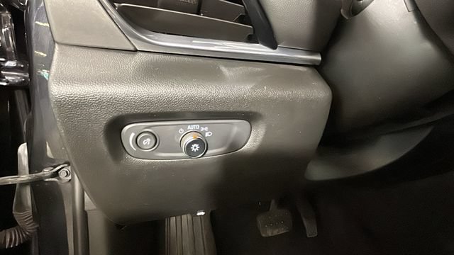 Used 2022 Chevrolet Traverse LT FWD image 20
