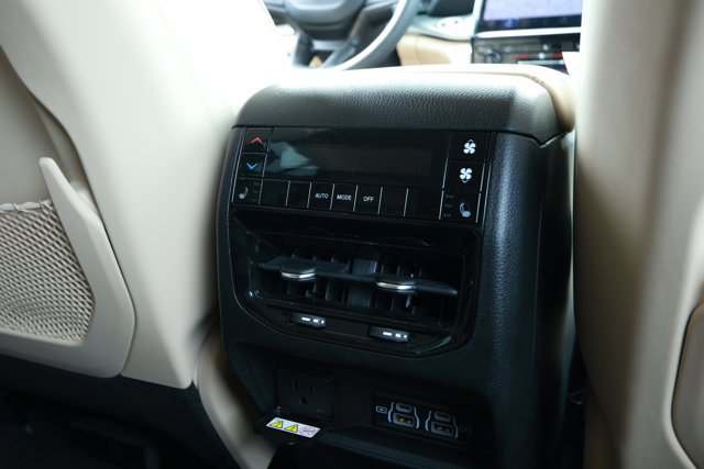 Certified 2022 Jeep Grand Cherokee L Limited image 33