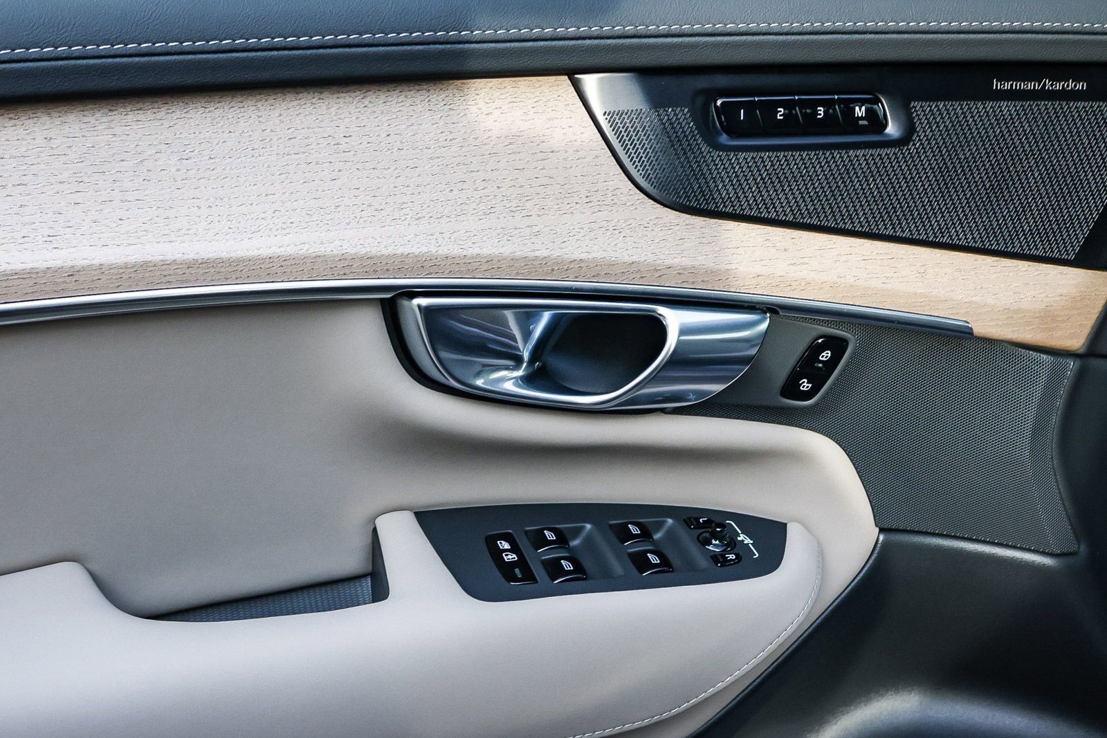 New 2026 Volvo XC90 B5 Plus w/ Protection Package image 31