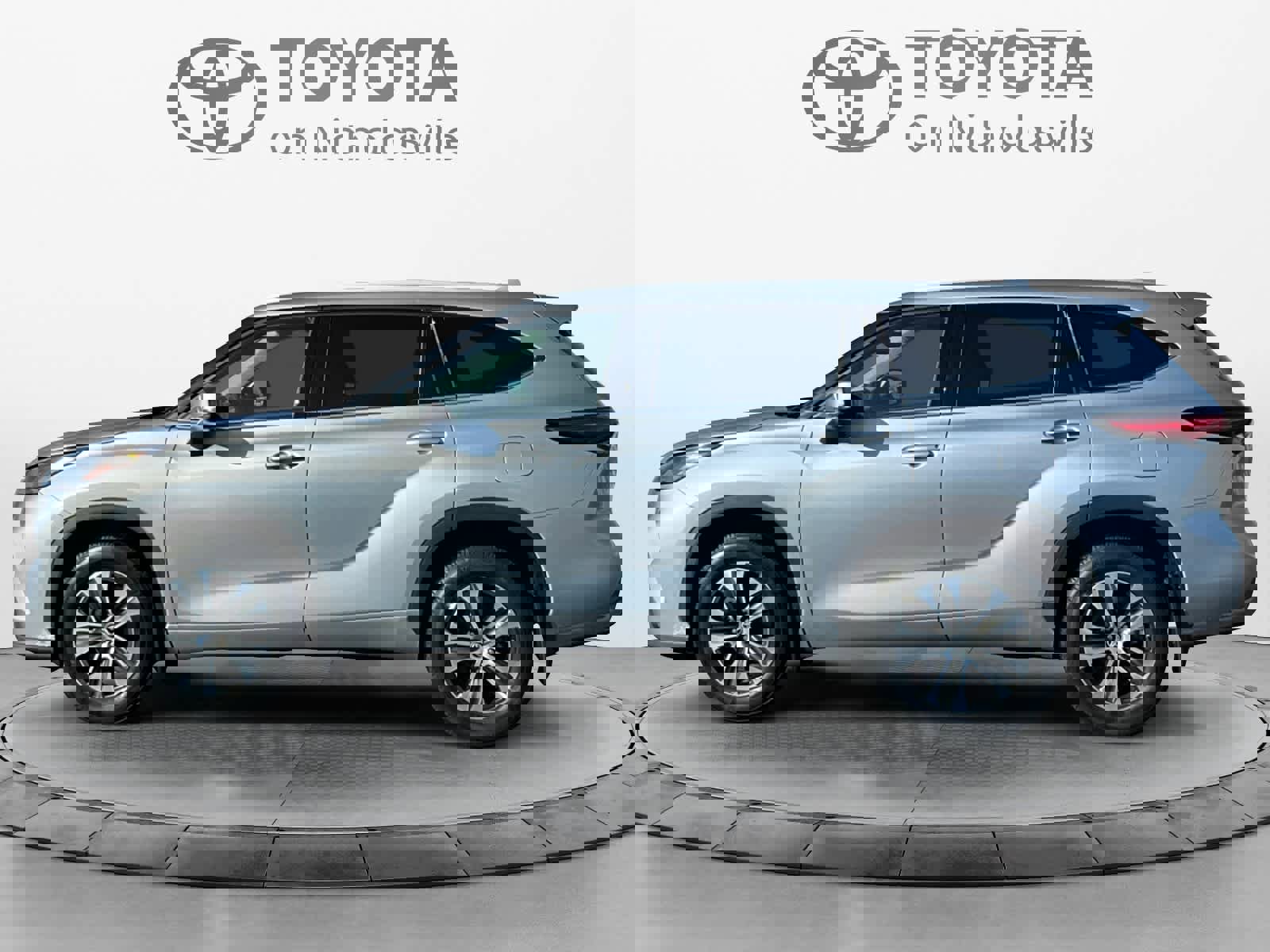 Used 2022 Toyota Highlander XLE image 3