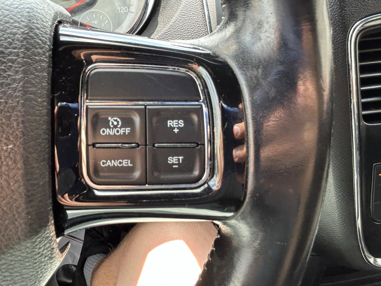 Used 2018 Dodge Grand Caravan SE FWD image 17