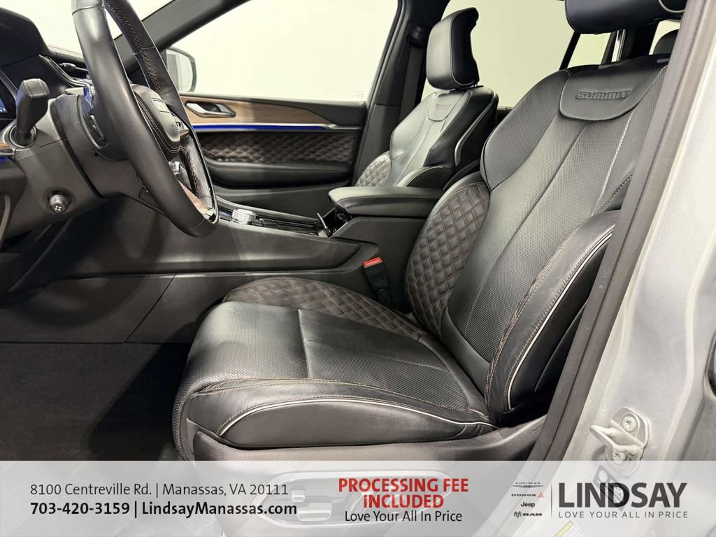 Used 2024 Jeep Grand Cherokee Summit w/ Luxury Tech Group V AWD/4WD image 17