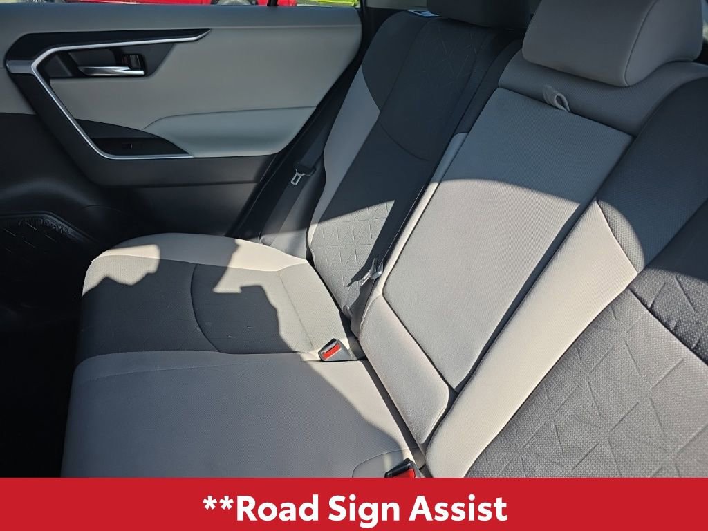 Used 2022 Toyota RAV4 XLE image 17