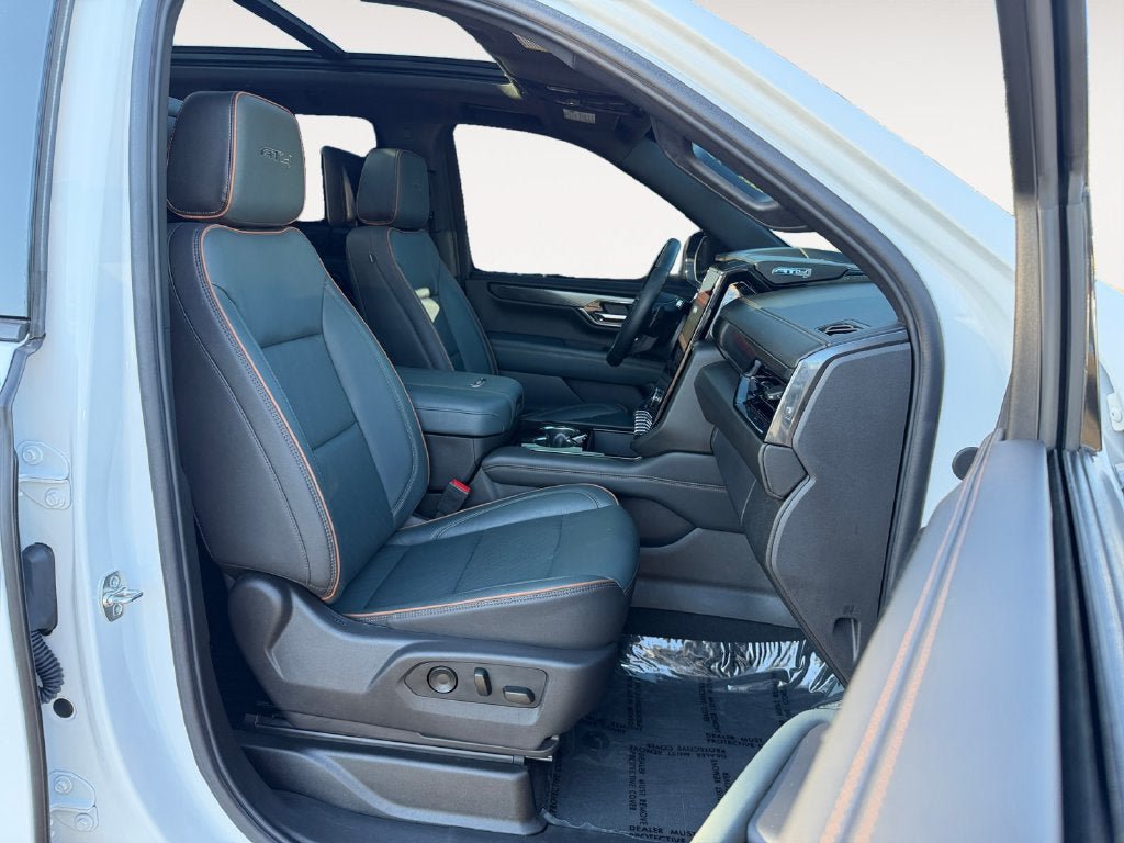 Used 2025 GMC Yukon AT4 w/ AT4 Premium Plus Package AWD/4WD image 25