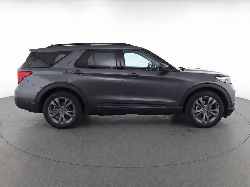 Used 2023 Ford Explorer XLT w/ Equipment Group 202A AWD/4WD image 10