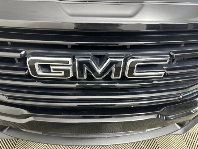 Used 2022 GMC Terrain SLT w/ Elevation Edition image 9