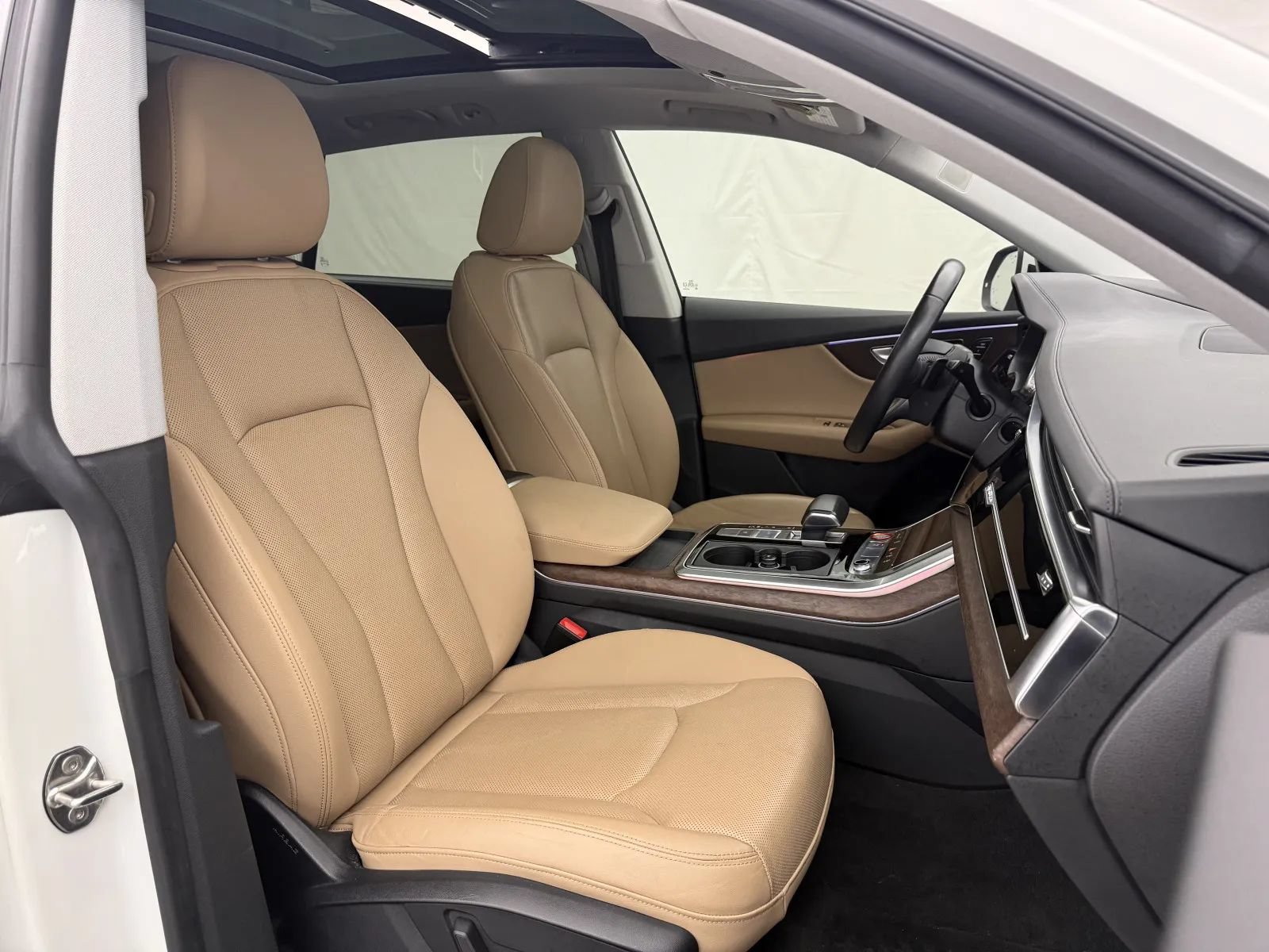 Used 2019 Audi Q8 Prestige w/ Adaptive Chassis Package AWD/4WD image 51