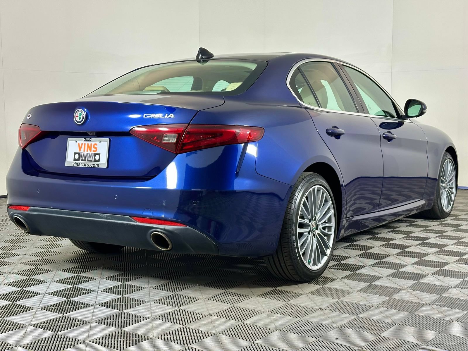 Used 2017 Alfa Romeo Giulia Ti w/ TI Lusso Light Wood Package AWD/4WD image 4