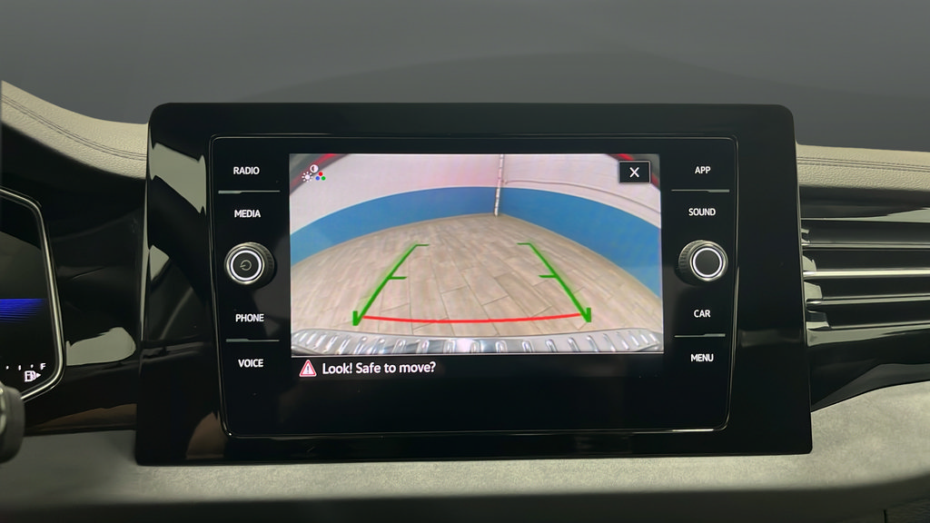 Used 2025 Volkswagen Jetta SE w/ Sunroof Package FWD image 14
