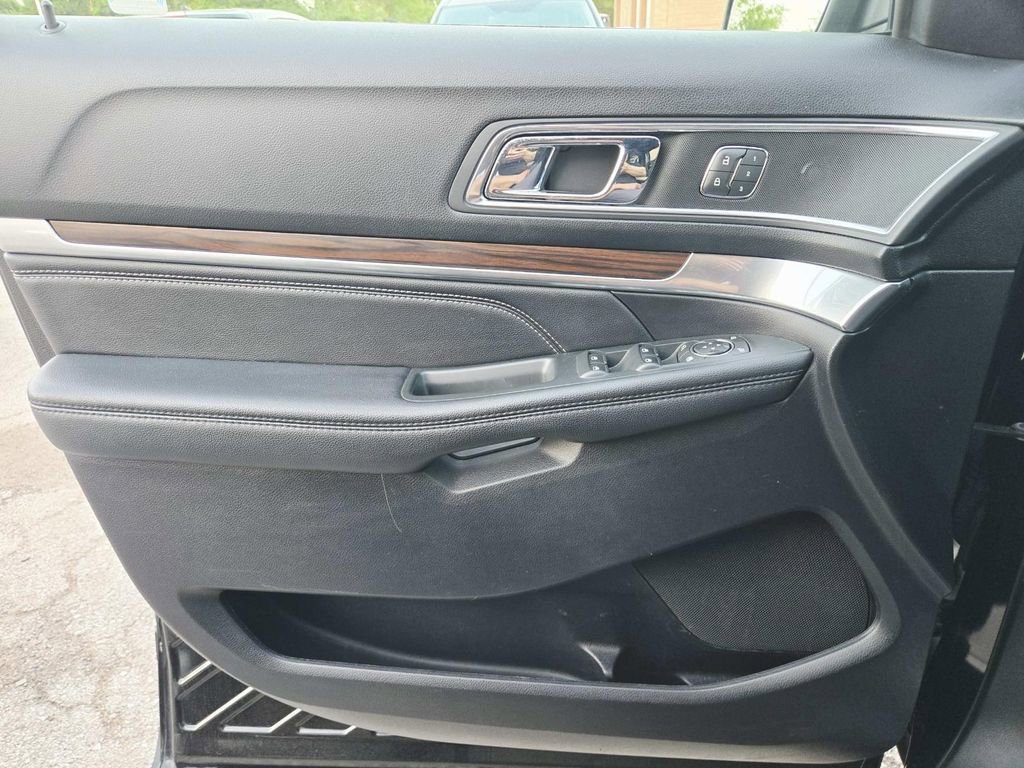 Used 2019 Ford Explorer Limited w/ Class III Trailer Tow Package FWD image 35