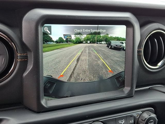 Used 2022 Jeep Gladiator Overland AWD/4WD image 16