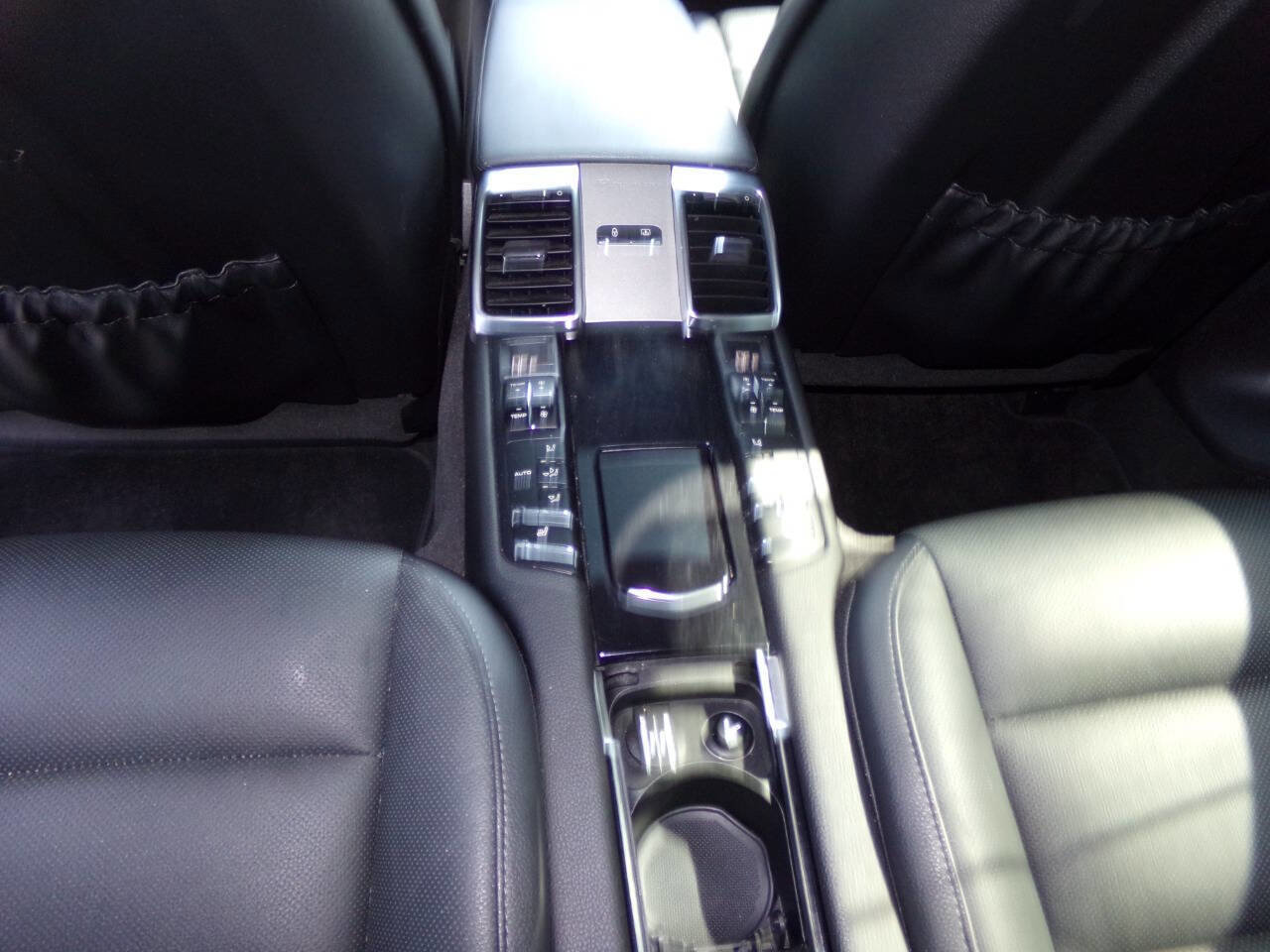 Used 2014 Porsche Panamera S image 17
