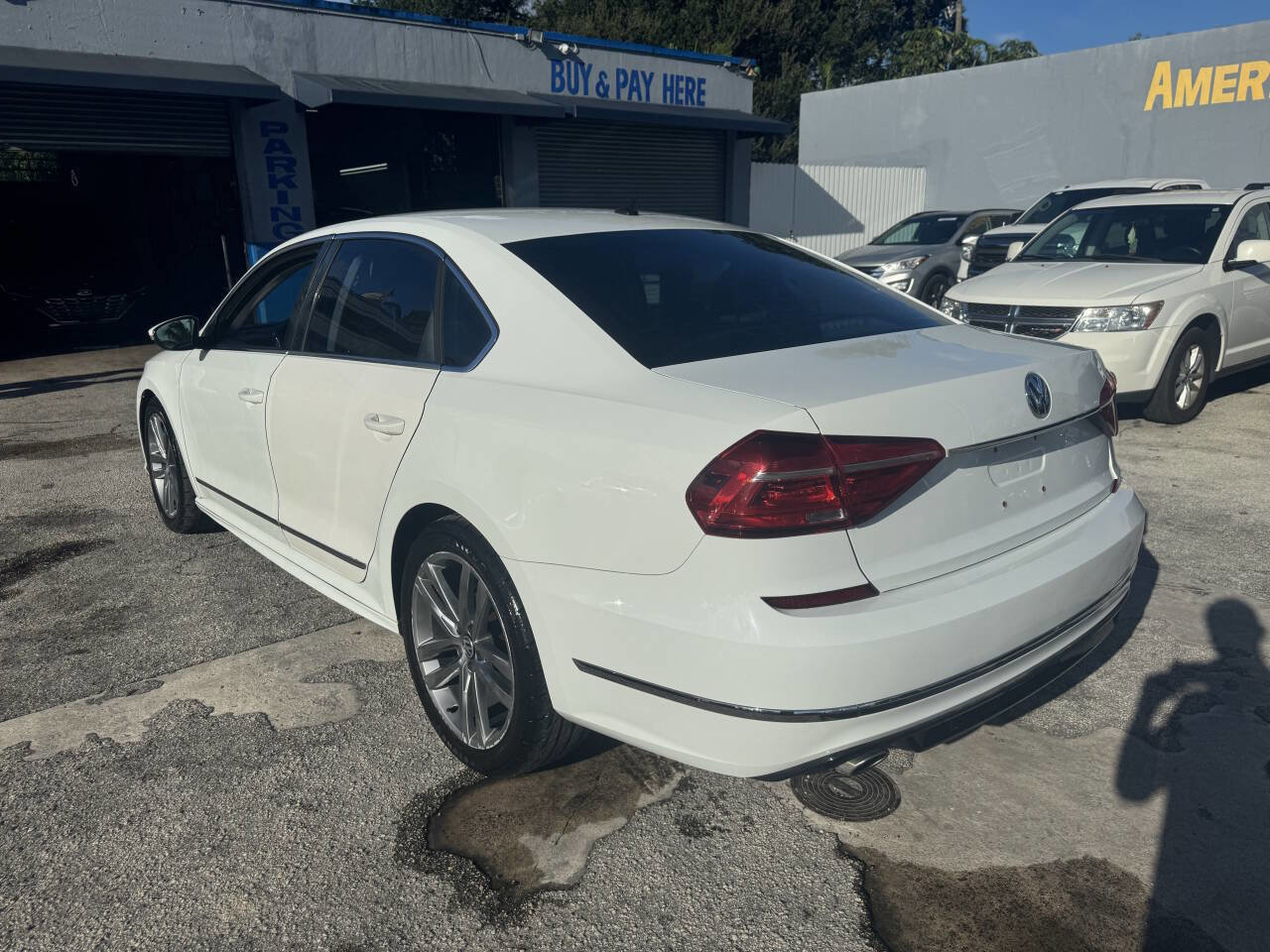 Used 2016 Volkswagen Passat 1.8T R-Line w/ R-Line Lighting Package image 8