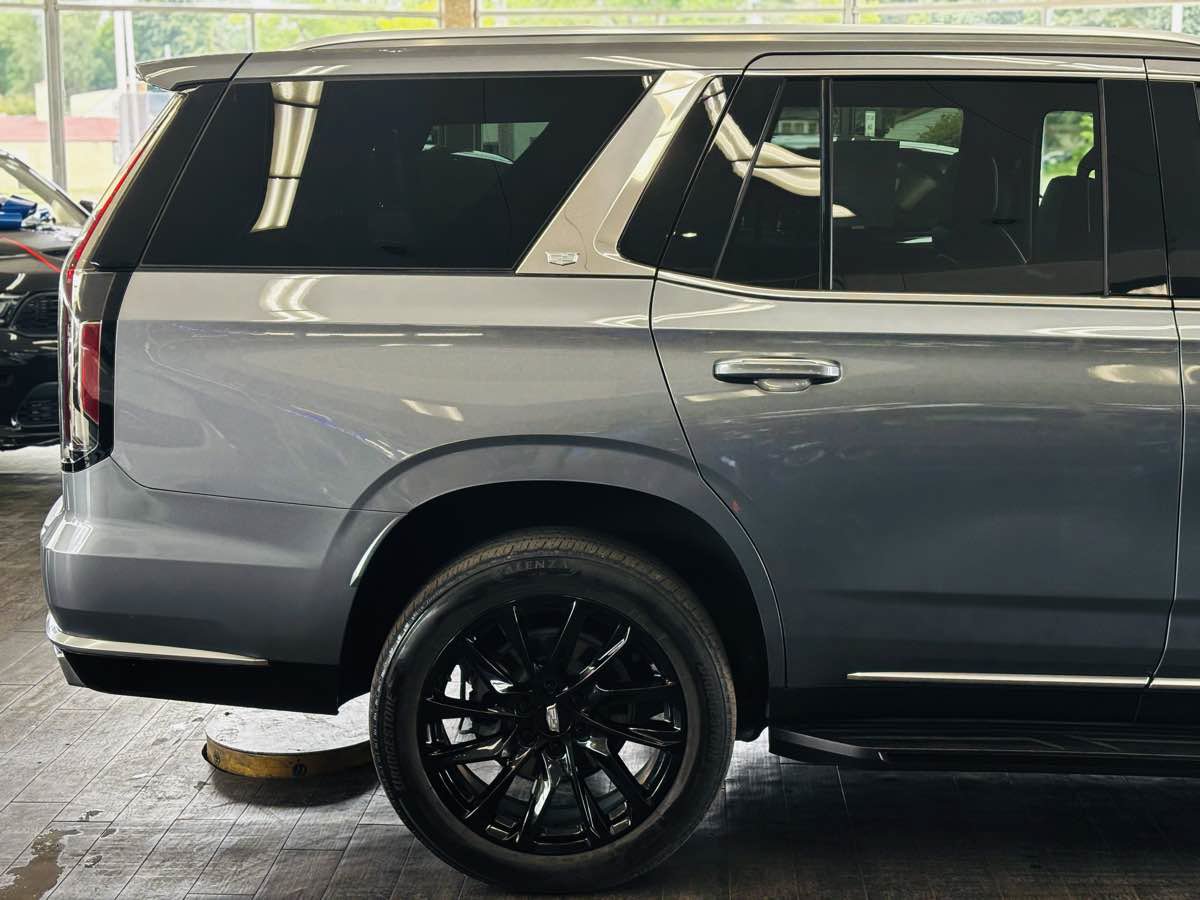 Used 2022 Cadillac Escalade Luxury AWD/4WD image 6