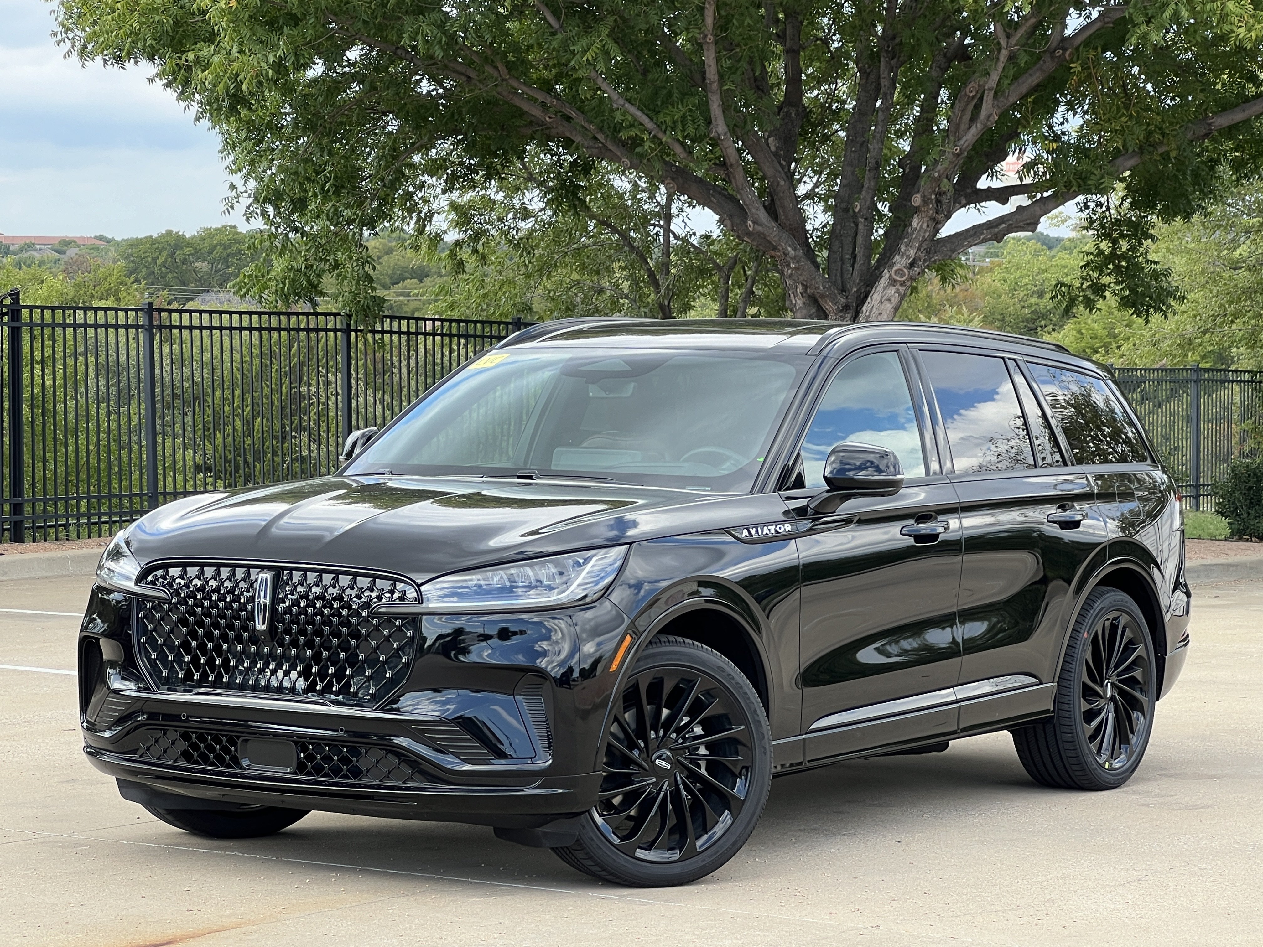 New 2027 Lincoln Aviator Reserve w/ Jet Appearance Package RWD image 1