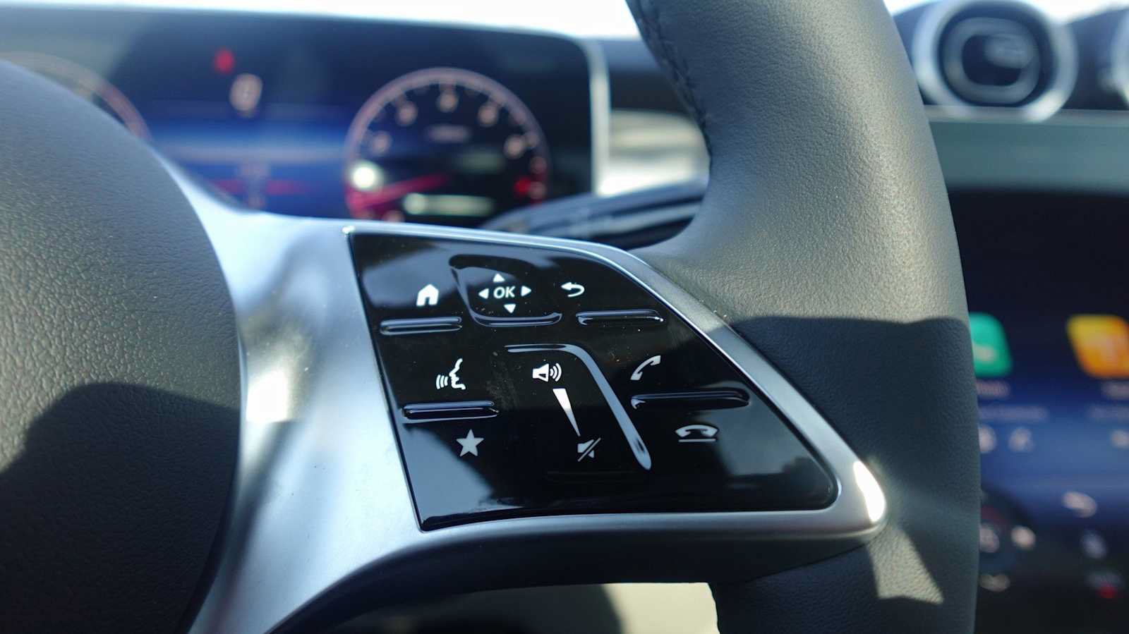 Used 2026 Mercedes-Benz GLC 300 4MATIC image 35