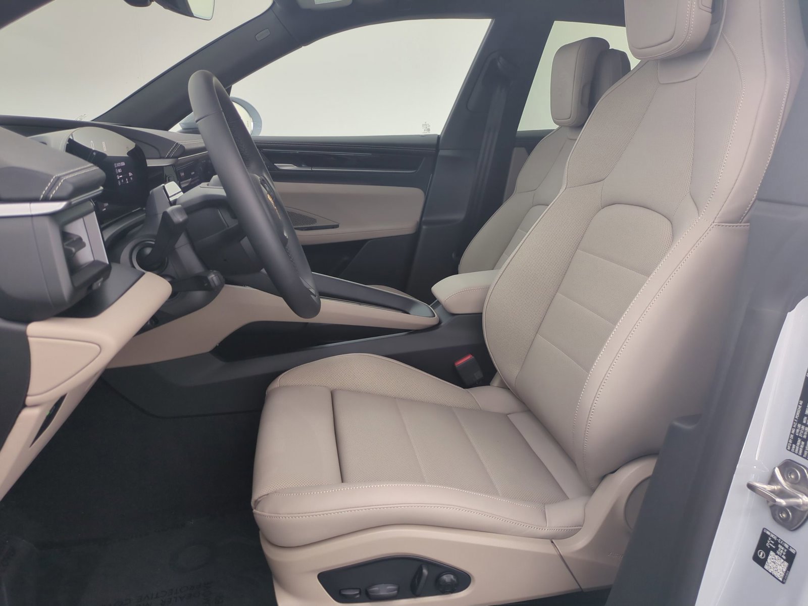 New 2026 Porsche Macan Electric RWD image 5