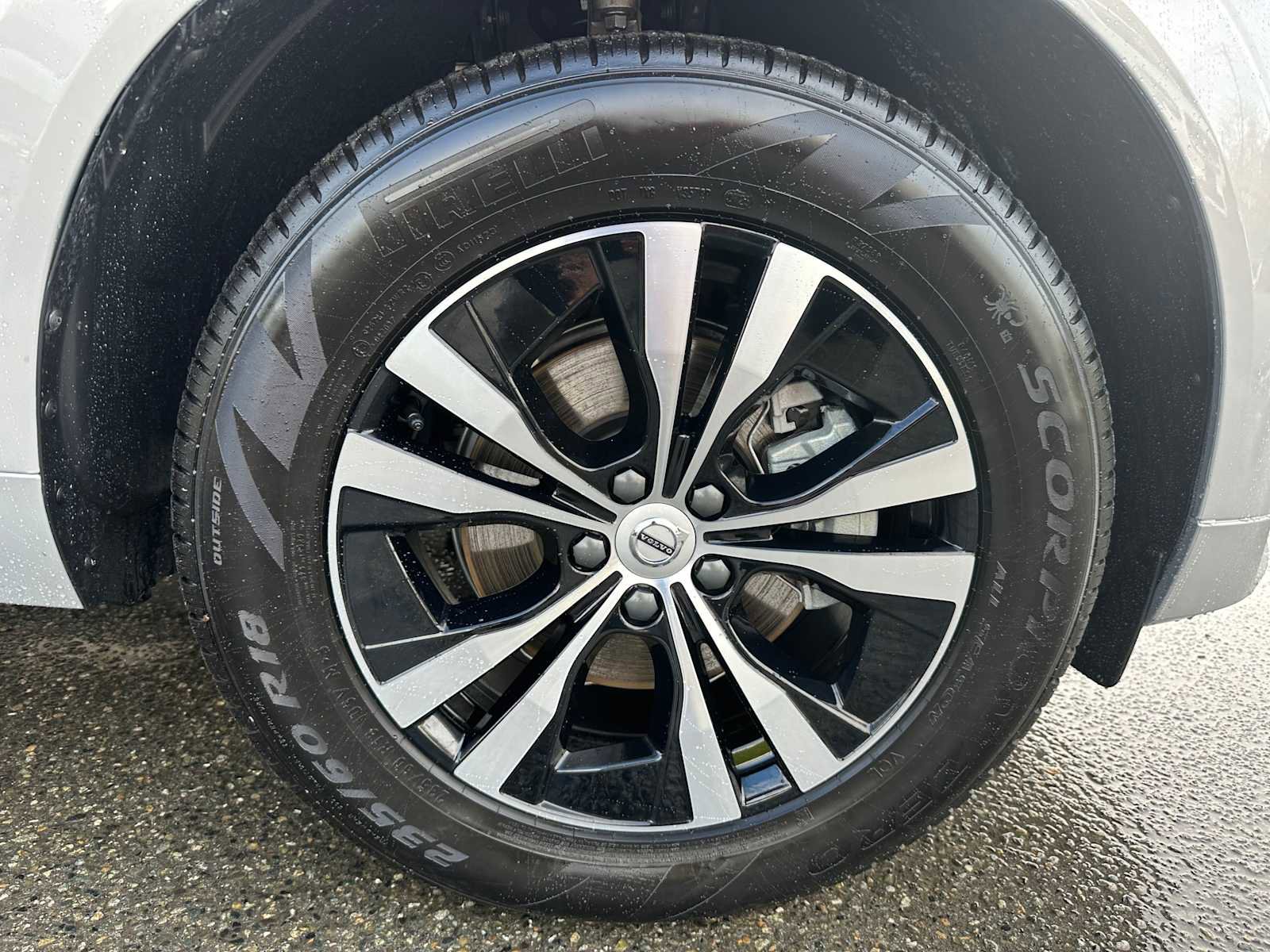 Used 2025 Volvo XC60 B5 Core w/ Climate Package image 9