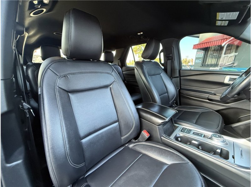 Used 2020 Ford Explorer XLT w/ Equipment Group 202A image 40