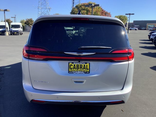 New 2026 Chrysler Pacifica Select image 29