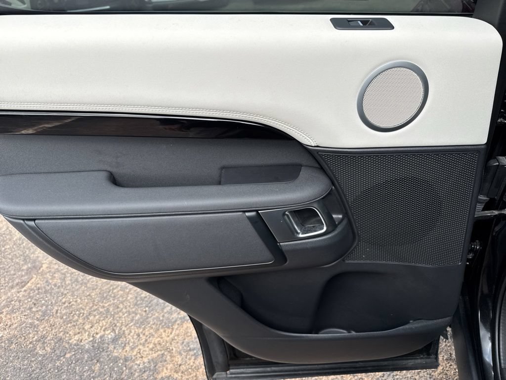 Used 2025 Land Rover Discovery S AWD/4WD image 42