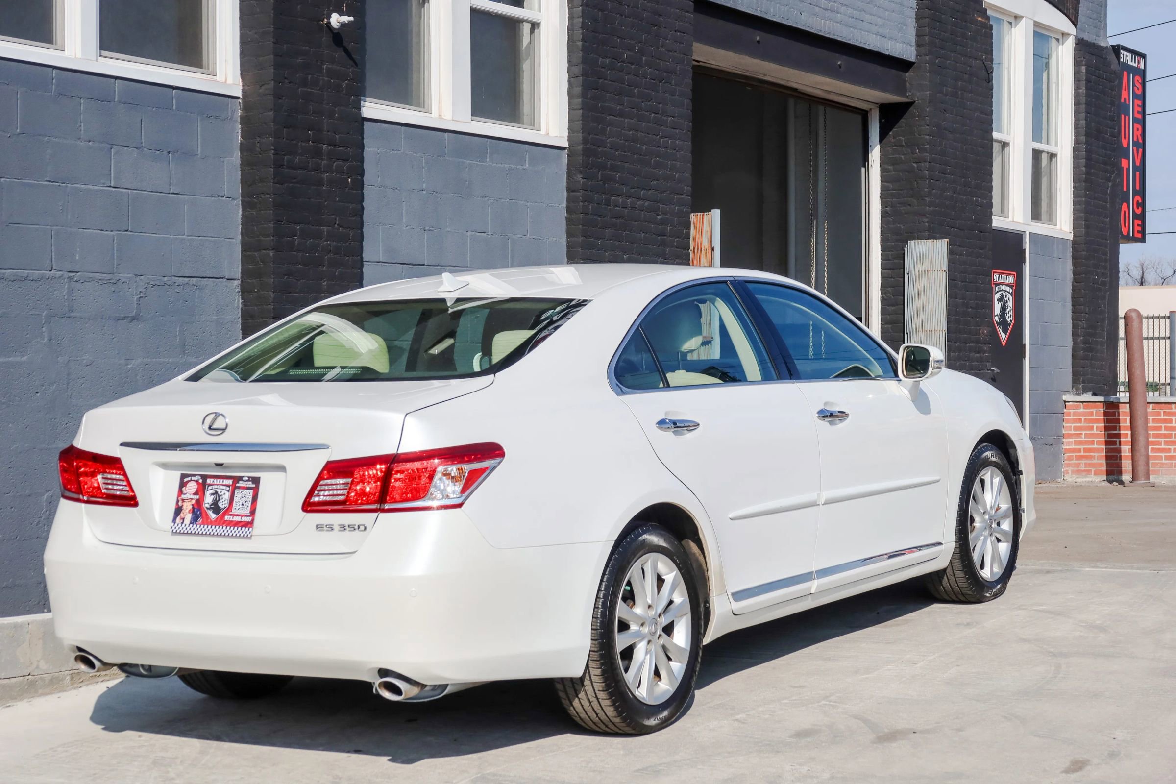 Used 2011 Lexus ES 350 FWD image 4