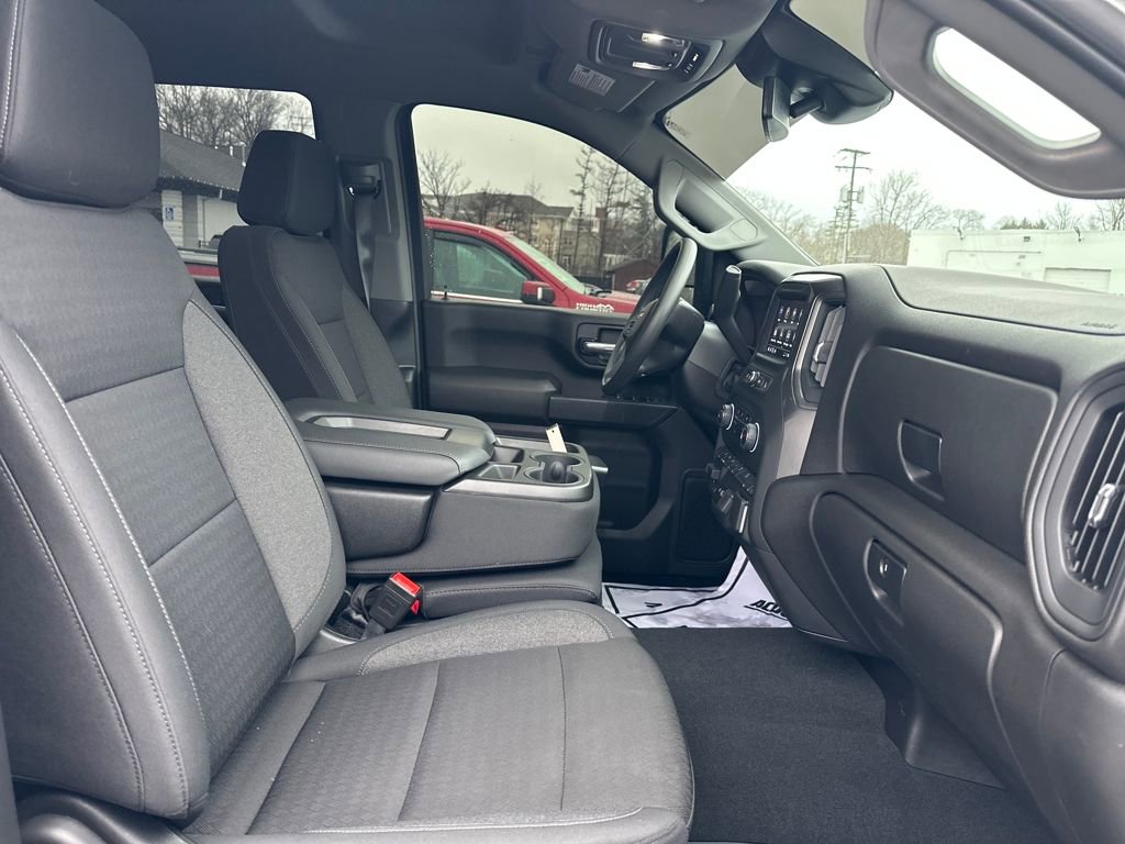 Used 2025 Chevrolet Silverado 2500 Custom w/ Custom Value Package image 29