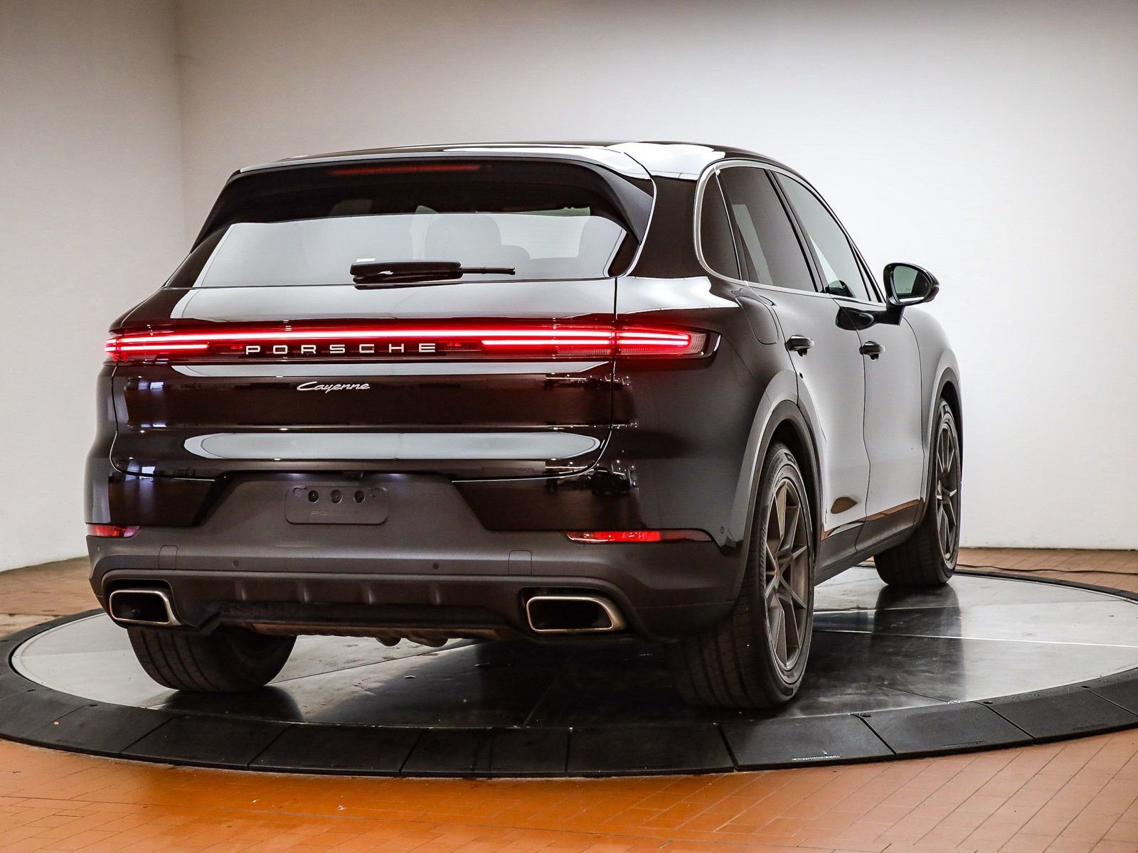 Certified 2025 Porsche Cayenne image 6