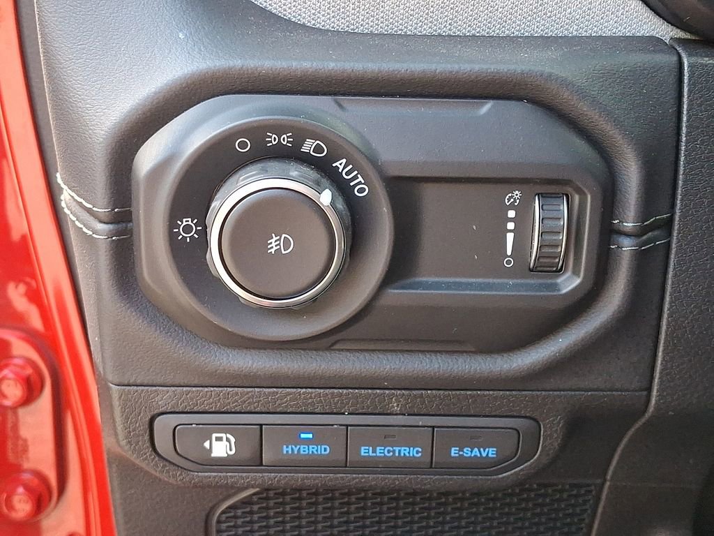 Used 2025 Jeep Wrangler Unlimited Sahara image 25