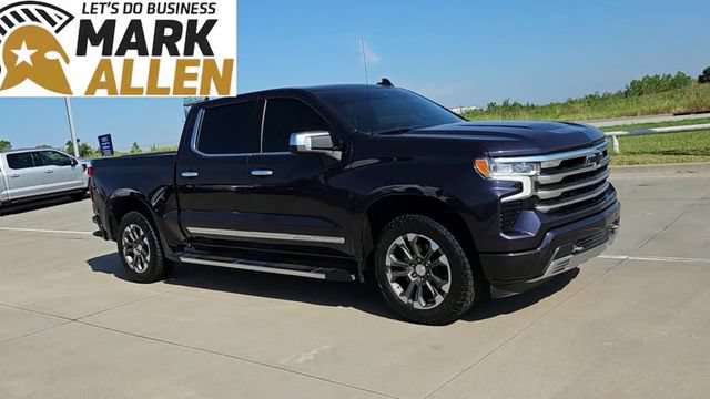 Used 2024 Chevrolet Silverado 1500 High Country w/ Technology Package AWD/4WD image 2
