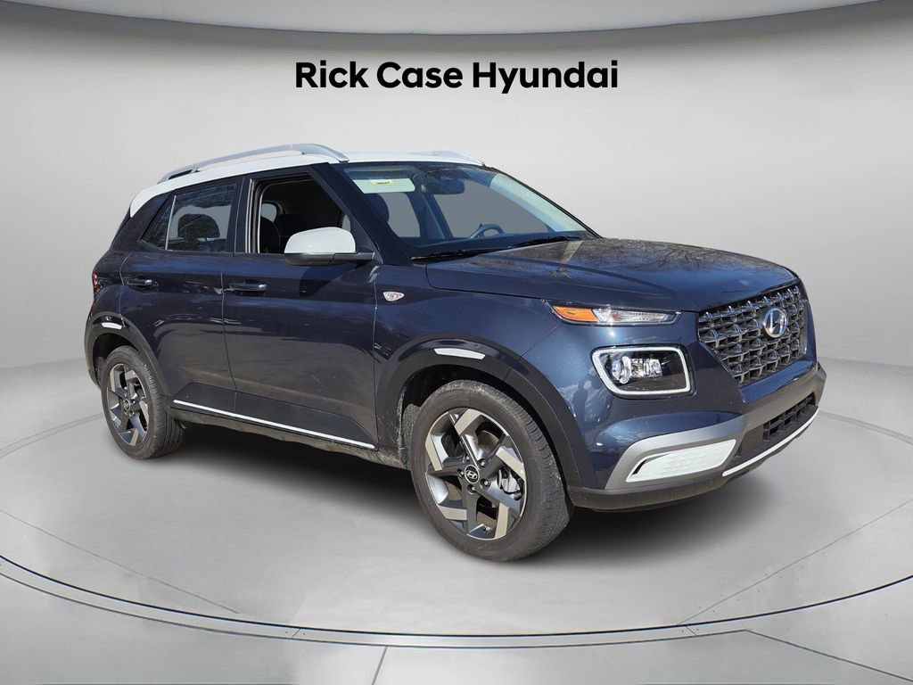 Used 2025 Hyundai Venue Limited image 9