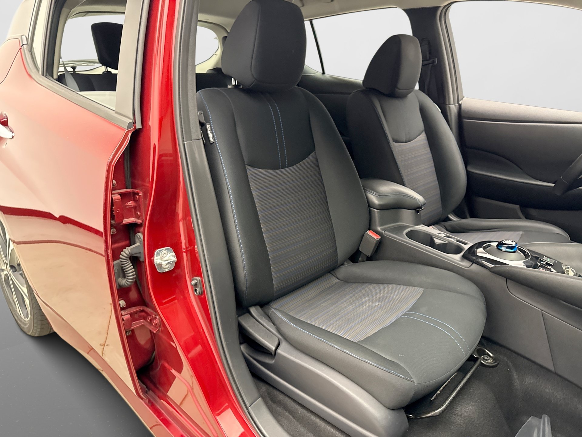 Used 2019 Nissan Leaf SV w/ SV Technology Package FWD image 17
