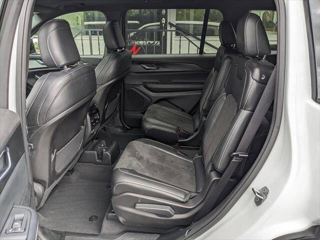 Used 2023 Jeep Grand Cherokee L Laredo AWD/4WD image 13