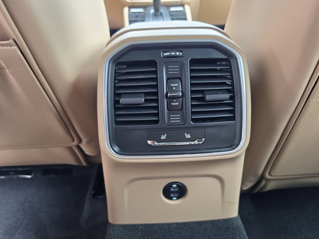 Certified 2026 Porsche Macan AWD/4WD image 18