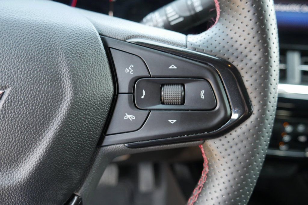 Used 2025 Chevrolet Trax RS image 15