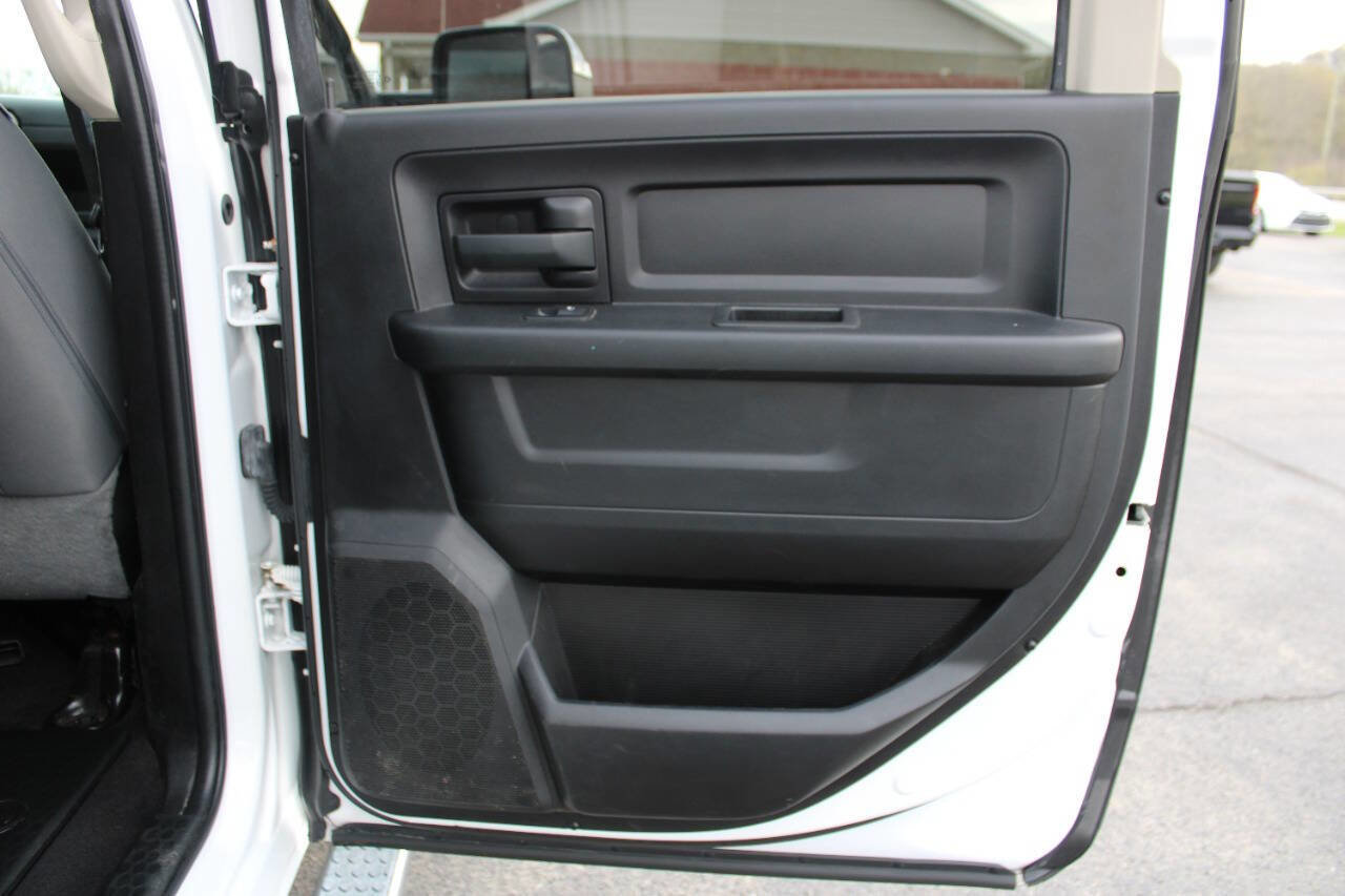 Used 2018 RAM 2500 Tradesman w/ Chrome Appearance Group image 35