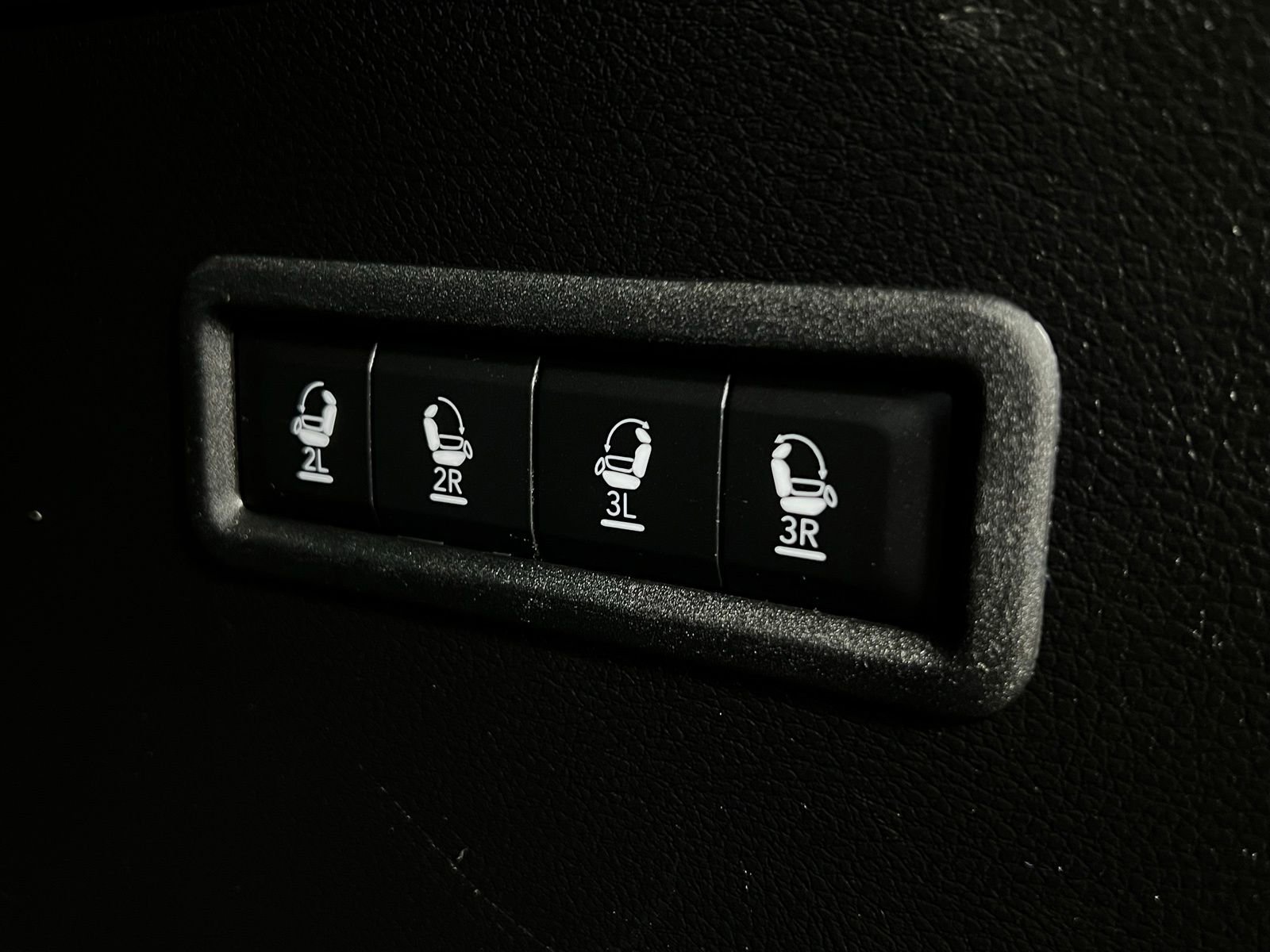 Used 2024 Jeep Wagoneer Series II w/ Flexible Seating Group image 30