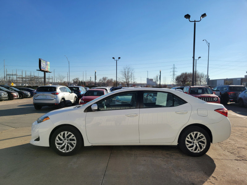 Used 2018 Toyota Corolla LE image 4