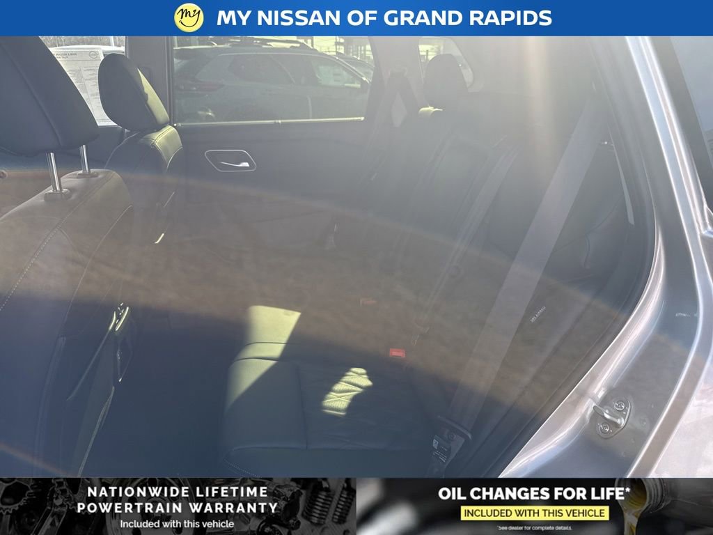 New 2026 Nissan Rogue Platinum image 9