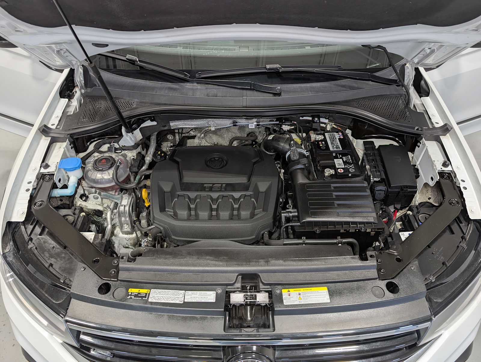 Used 2022 Volkswagen Tiguan SE R-Line AWD/4WD image 14