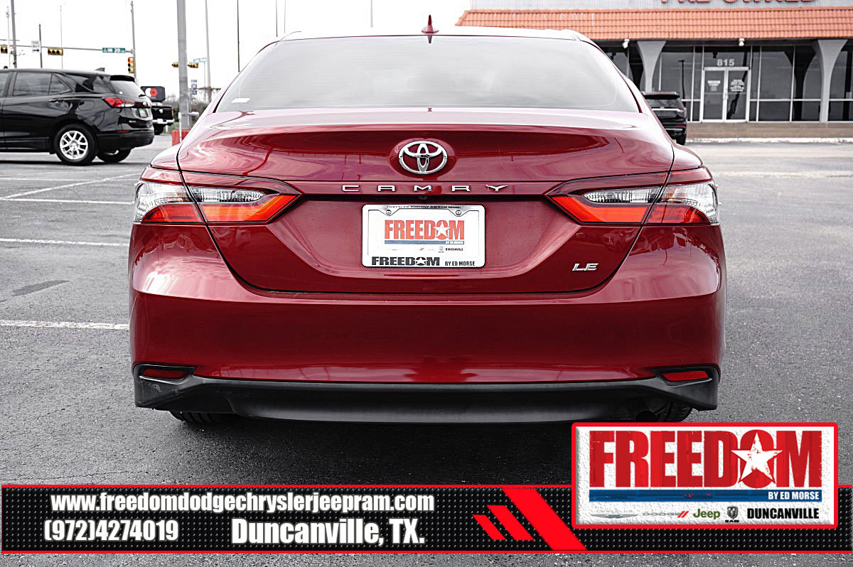 Used 2022 Toyota Camry LE image 4