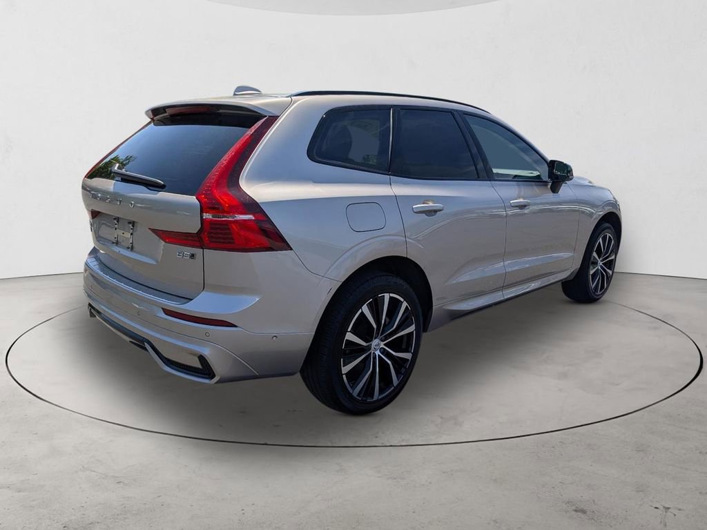 Certified 2025 Volvo XC60 B5 Plus w/ Protection Package Premier AWD/4WD image 5