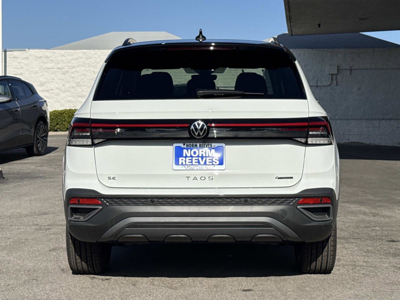 New 2026 Volkswagen Taos SE image 4