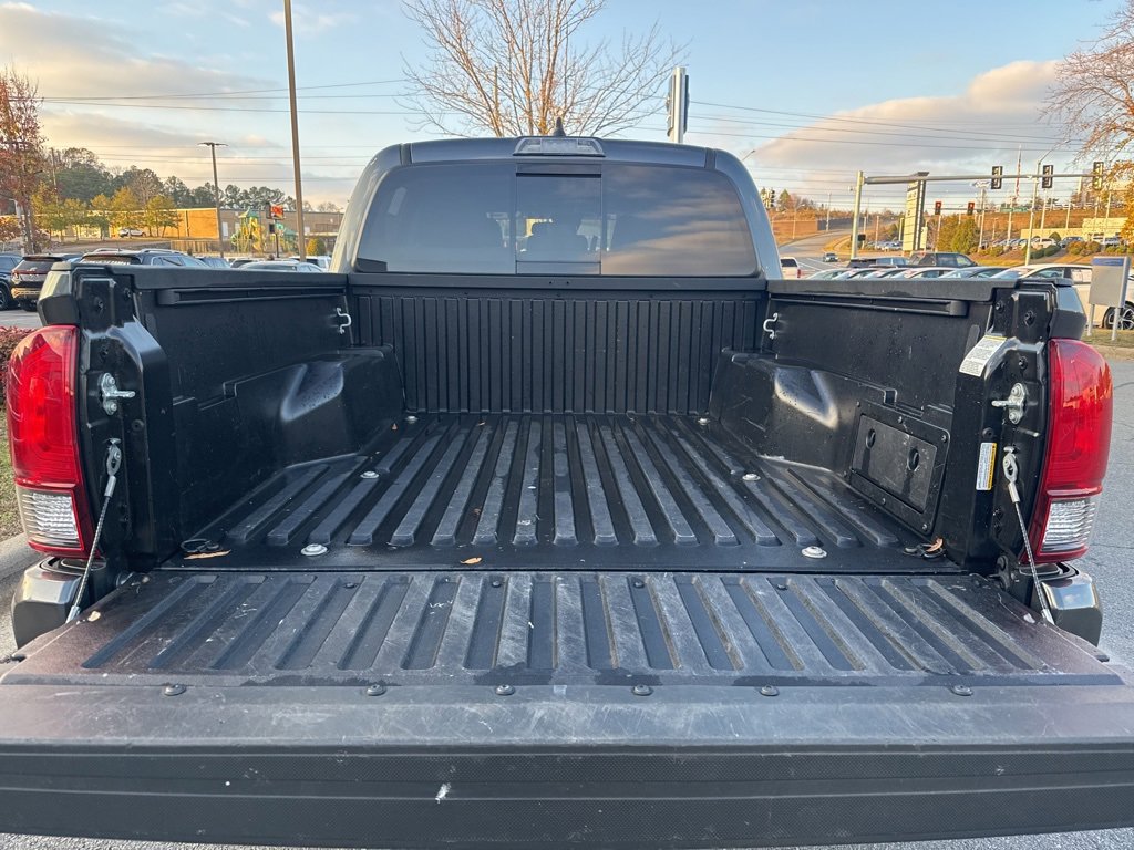 Used 2022 Toyota Tacoma SR5 w/ Technology Package image 7