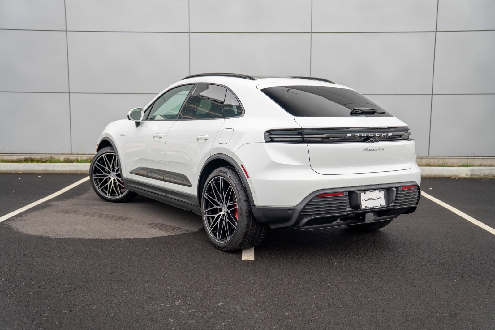 New 2026 Porsche Macan 4S Electric AWD/4WD image 3